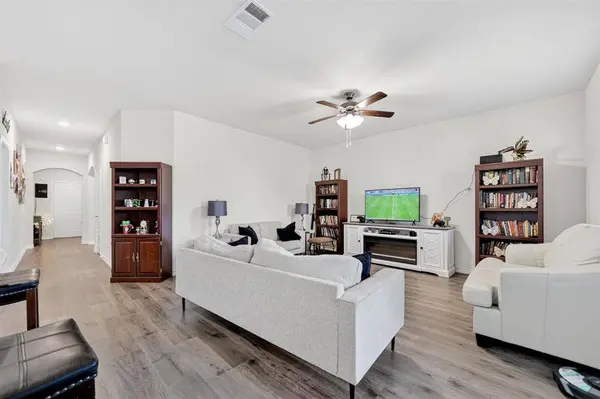10105 Sunnyview Lane, Aubrey, TX 76227