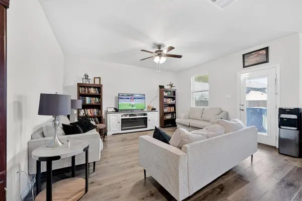 10105 Sunnyview Lane, Aubrey, TX 76227