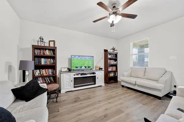 10105 Sunnyview Lane, Aubrey, TX 76227