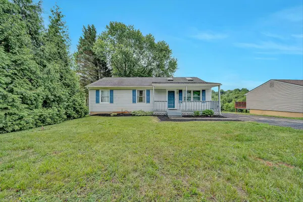 8127 Ashton LN, Roanoke, VA 24019