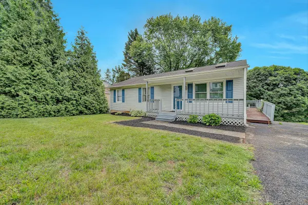 8127 Ashton LN, Roanoke, VA 24019