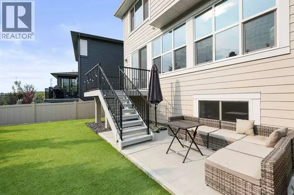 186 West Grove Point SW, Calgary, AB T3H1Y7