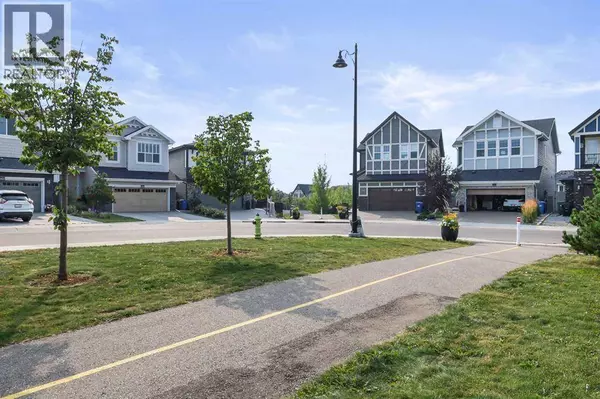 186 West Grove Point SW, Calgary, AB T3H1Y7