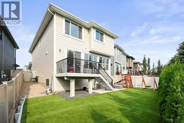 186 West Grove Point SW, Calgary, AB T3H1Y7