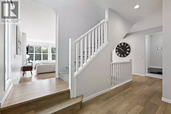 186 West Grove Point SW, Calgary, AB T3H1Y7