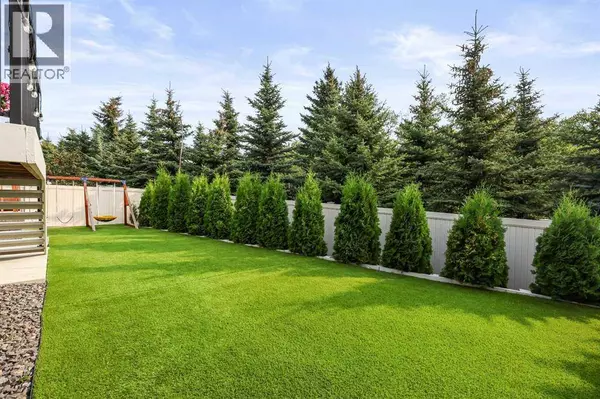 186 West Grove Point SW, Calgary, AB T3H1Y7