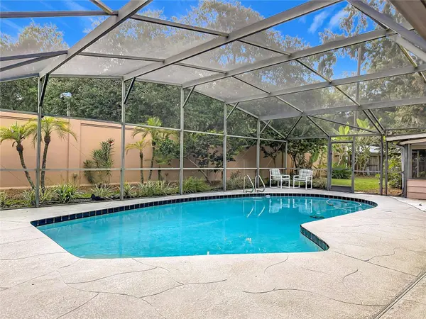 5020 THE OAKS CIR