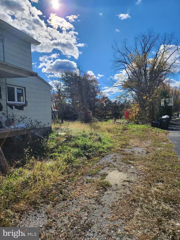 899 ADELPHIA-FARMINGDALE, Freehold, NJ 07728