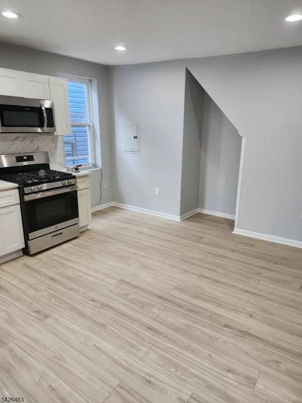 62 3Rd St, Elizabeth City, NJ 07206