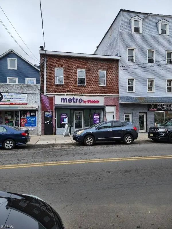 62 3Rd St, Elizabeth City, NJ 07206