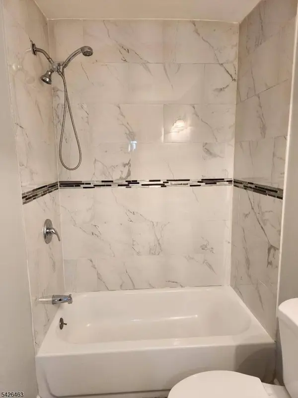 62 3Rd St, Elizabeth City, NJ 07206