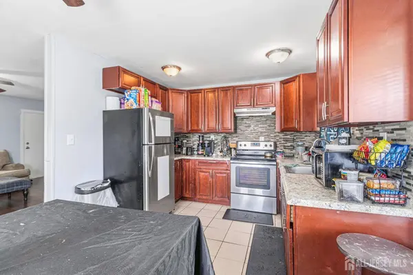 2 Budhollow LN, Willingboro, NJ 08046