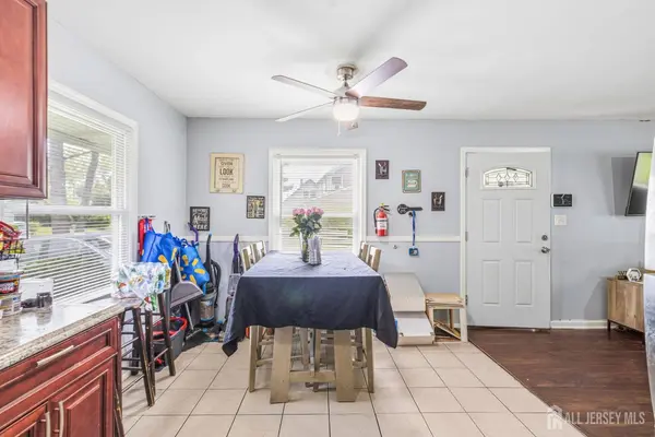 2 Budhollow LN, Willingboro, NJ 08046