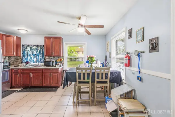 2 Budhollow LN, Willingboro, NJ 08046