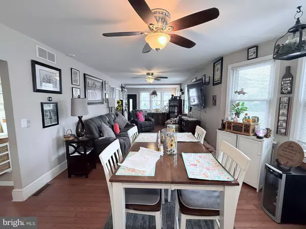 217 S FELLOWSHIP RD, Maple Shade, NJ 08052