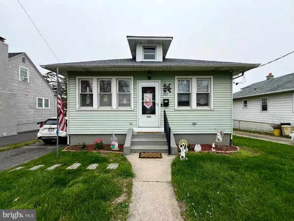 217 S FELLOWSHIP RD, Maple Shade, NJ 08052