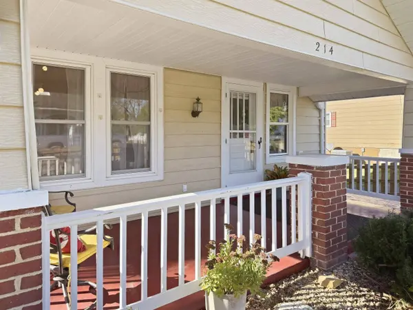 214 THOMPSON ST, Staunton, VA 24401