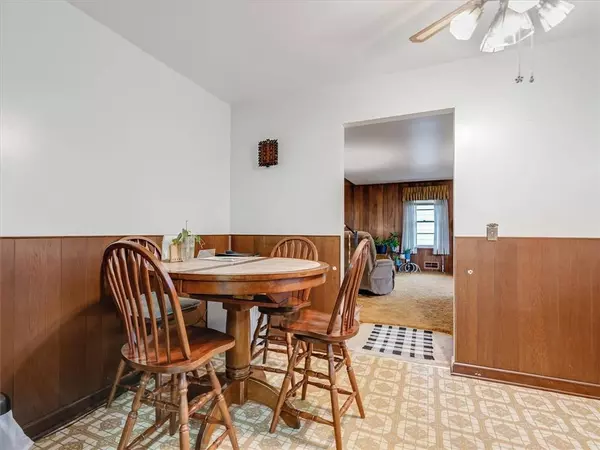 5 Karen DR, Rochester, NY 14606