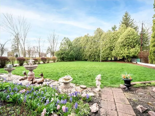 5 Karen DR, Rochester, NY 14606