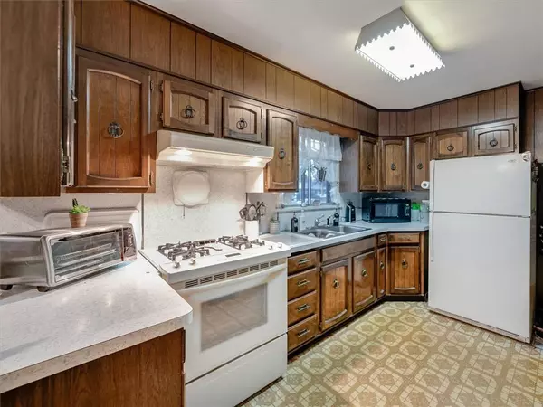 5 Karen DR, Rochester, NY 14606