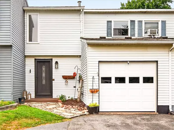 8000 Marlin DR #A, Clay, NY 13041