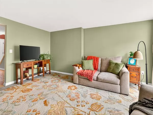 8000 Marlin DR #A, Clay, NY 13041