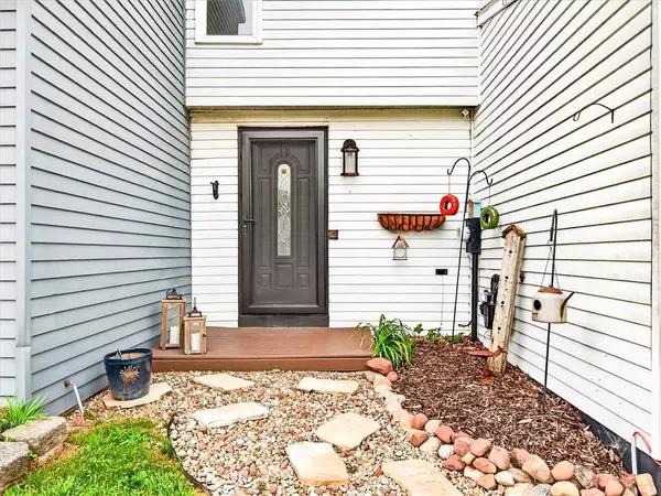 8000 Marlin DR #A, Clay, NY 13041