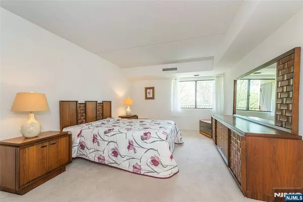 521 S Piermont AVE #410A, River Vale, NJ 07675