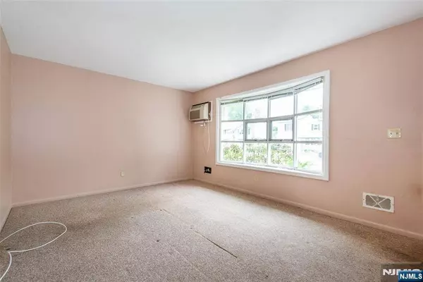 34 Emerson RD, Westwood, NJ 07675