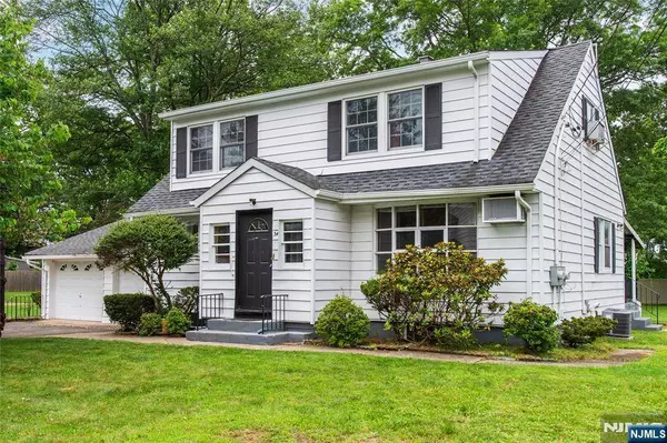 34 Emerson RD, Westwood, NJ 07675