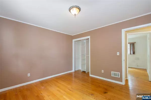 34 Emerson RD, Westwood, NJ 07675