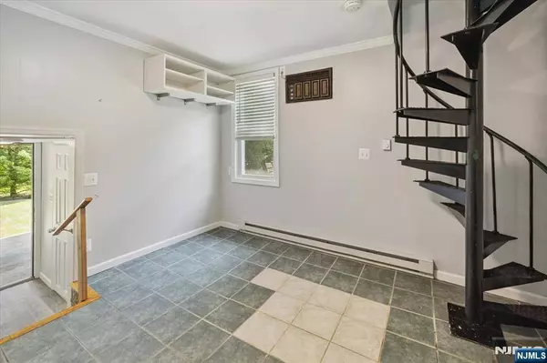 1283 Valley RD #8, Montclair, NJ 07043