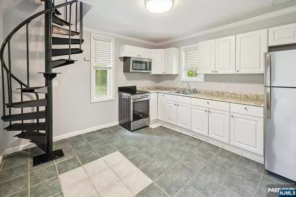 1283 Valley RD #8, Montclair, NJ 07043