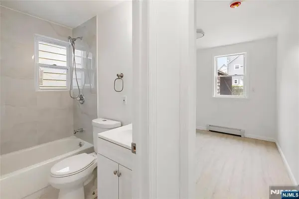 126 Grant AVE, Harrison, NJ 07029