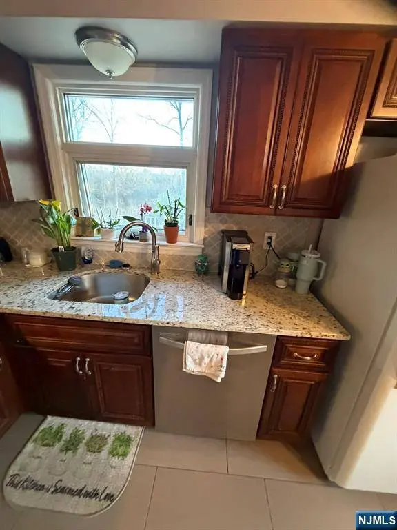 106 Rochelle Pkwy #2, Saddle Brook, NJ 07663