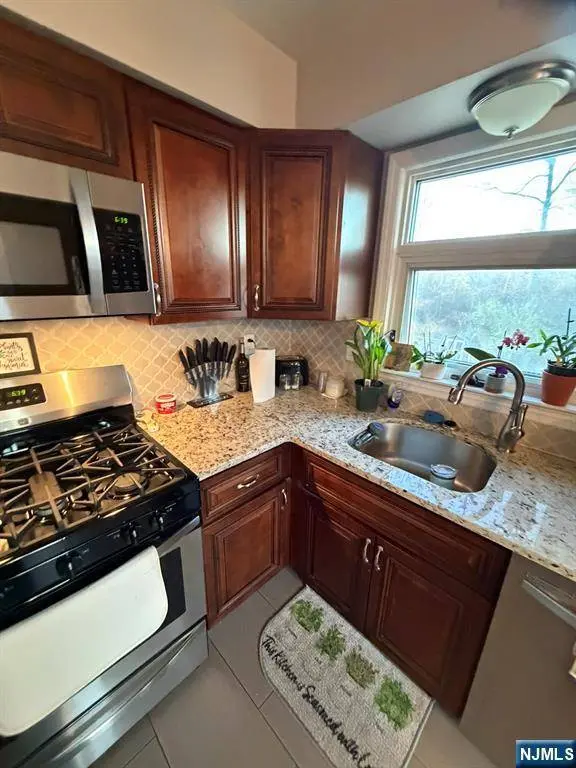 106 Rochelle Pkwy #2, Saddle Brook, NJ 07663