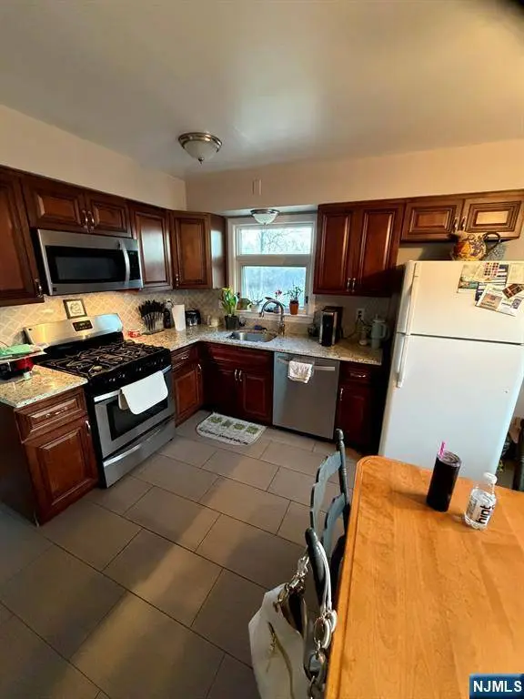 106 Rochelle Pkwy #2, Saddle Brook, NJ 07663