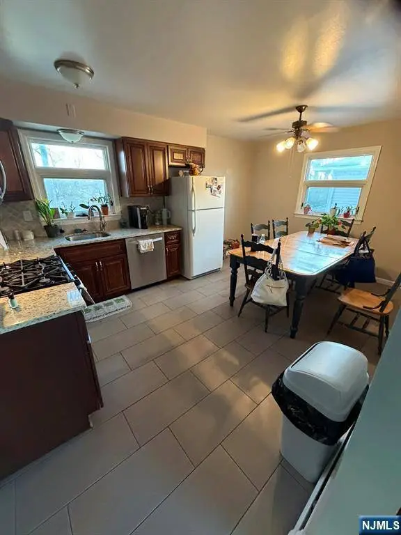 106 Rochelle Pkwy #2, Saddle Brook, NJ 07663