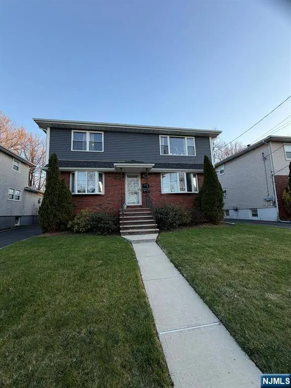 106 Rochelle Pkwy #2, Saddle Brook, NJ 07663