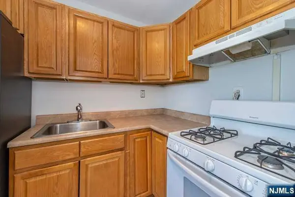 285 Aycrigg AVE #19F, Passaic, NJ 07055