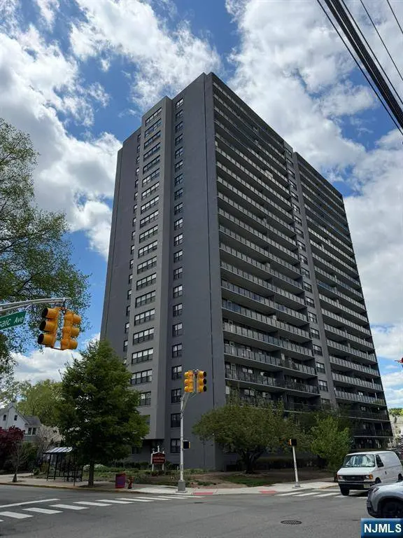 285 Aycrigg AVE #19F, Passaic, NJ 07055