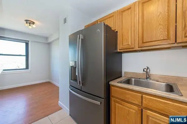 285 Aycrigg AVE #19F, Passaic, NJ 07055