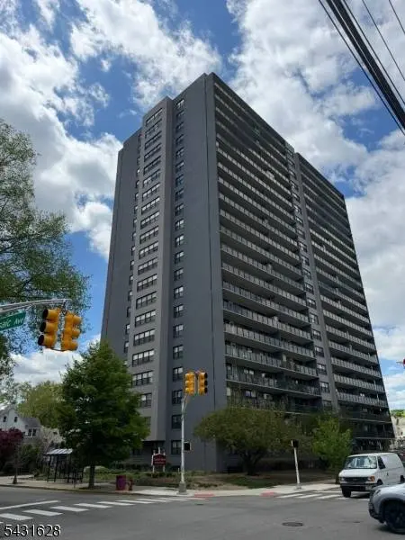 285 Aycrigg Ave #10i, Passaic City, NJ 07055