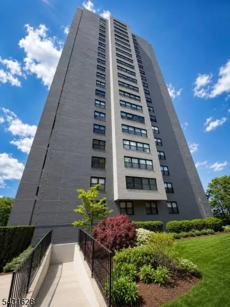 285 Aycrigg Ave #10i, Passaic City, NJ 07055