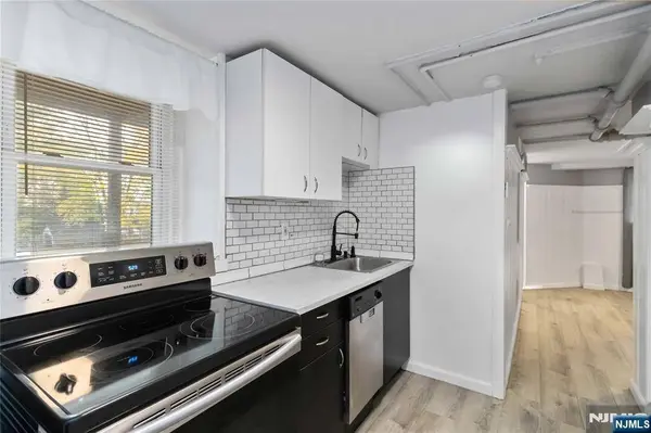 1283 Valley RD #7, Montclair, NJ 07043
