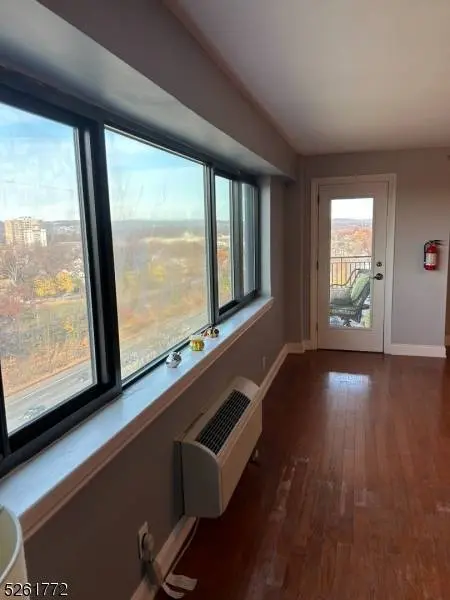 60 Parkway Dr #12J, East Orange City, NJ 07017