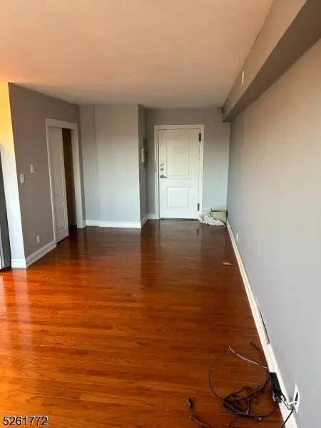 60 Parkway Dr #12J, East Orange City, NJ 07017