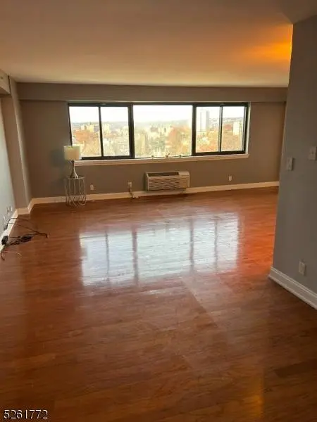 60 Parkway Dr #12J, East Orange City, NJ 07017