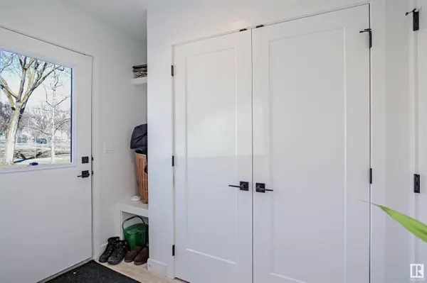 10305 121 AV NW, Edmonton, AB T5G 3K3