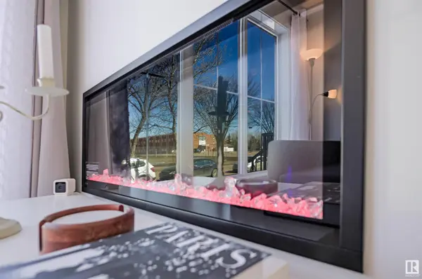 10305 121 AV NW, Edmonton, AB T5G 3K3